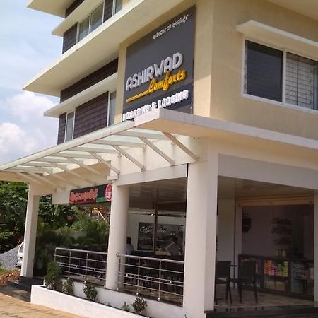 Ashirwad Comforts Hotel Kalasa Buitenkant foto