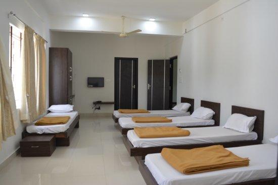 Ashirwad Comforts Hotel Kalasa Buitenkant foto